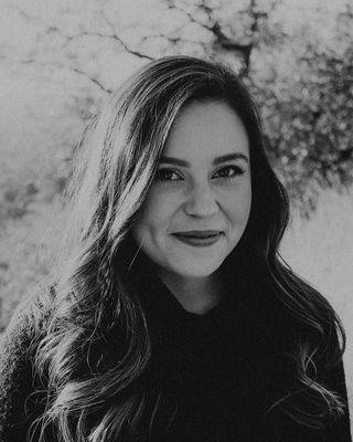 lilly-larson-lcsw-relationship-+-anxiety-ther